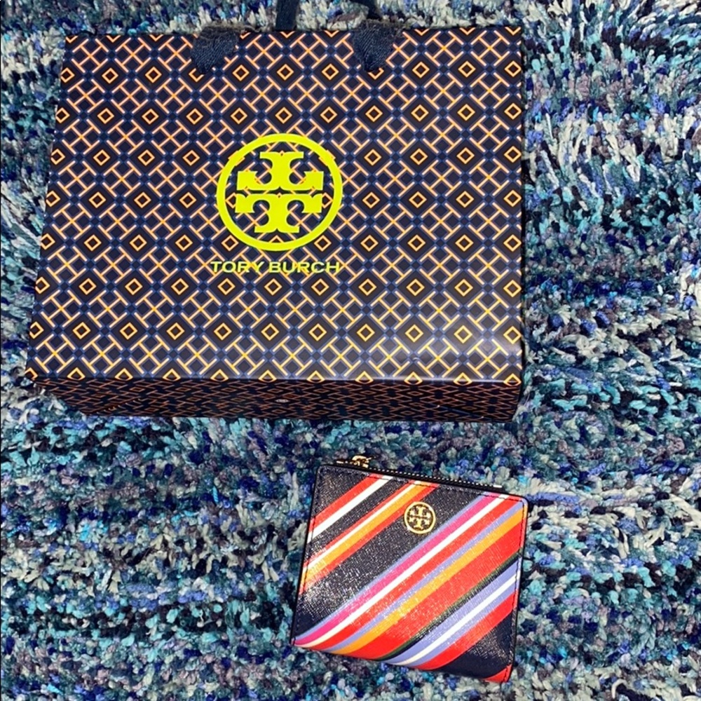 Never used Tory Burch mini wallet 💙